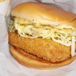 モスバーガーの新作、サーモンカツバーガーを食べました。